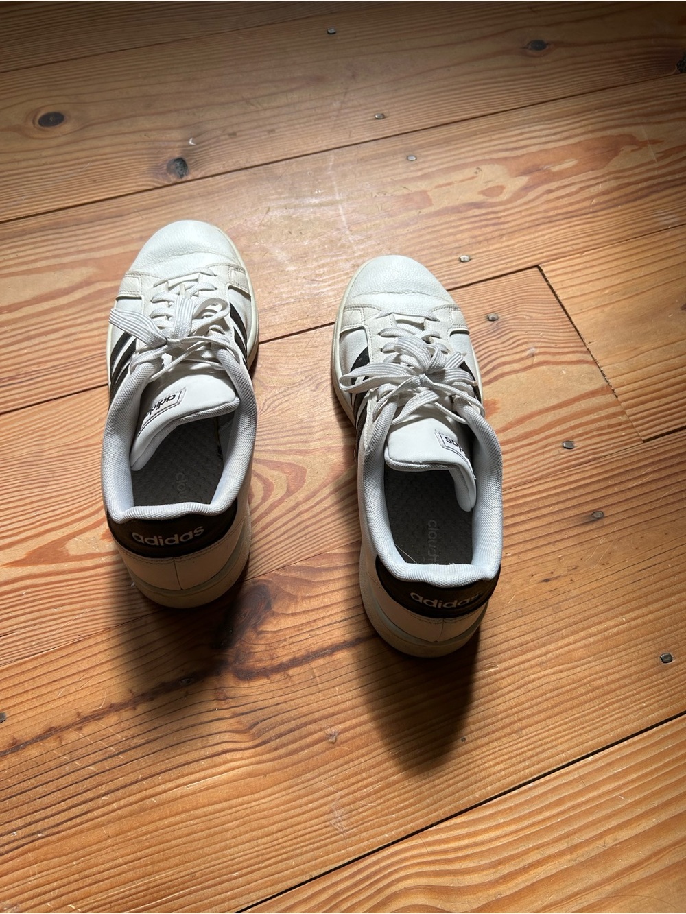 adidas women’s White and Black Low-Top Sneakers cloud foam